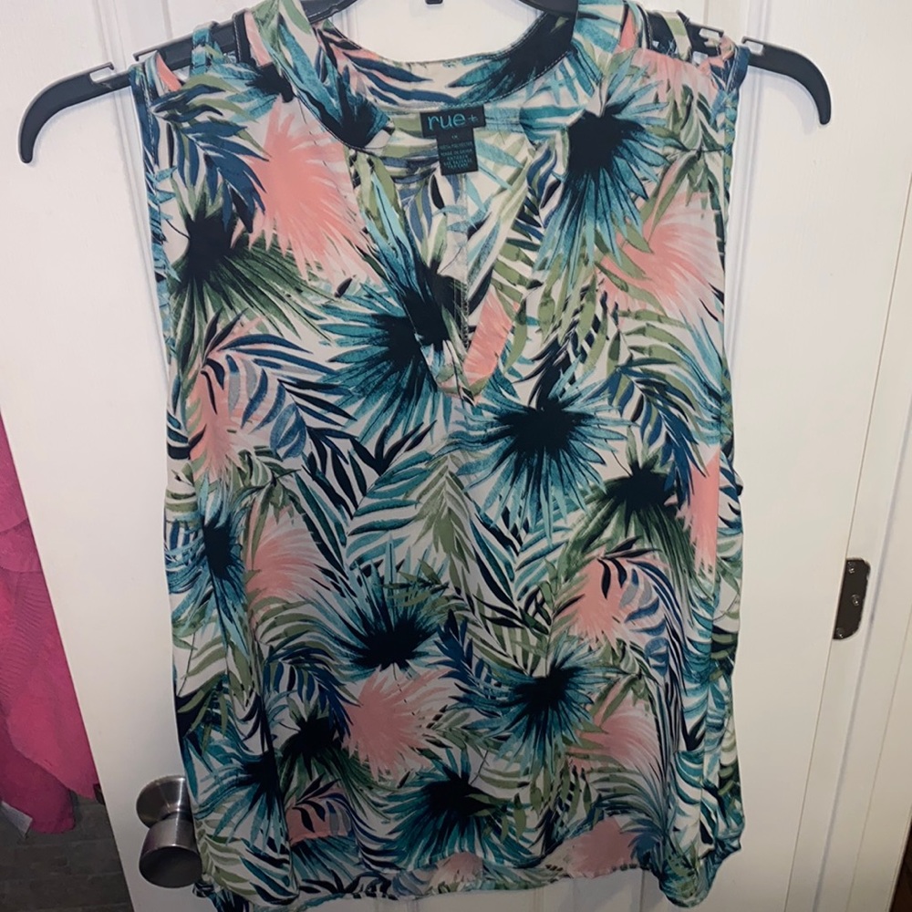 1X Rue 21 Tropical Tank Top. Worn twice.